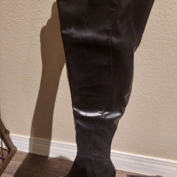 Leather Black Boots 👢 - Picture 3 of 4
